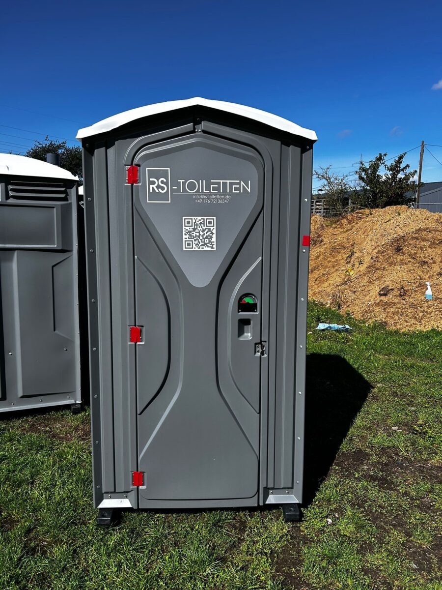 Anthrazitfarbene RS-Toilettenkabine mit weißem Dach